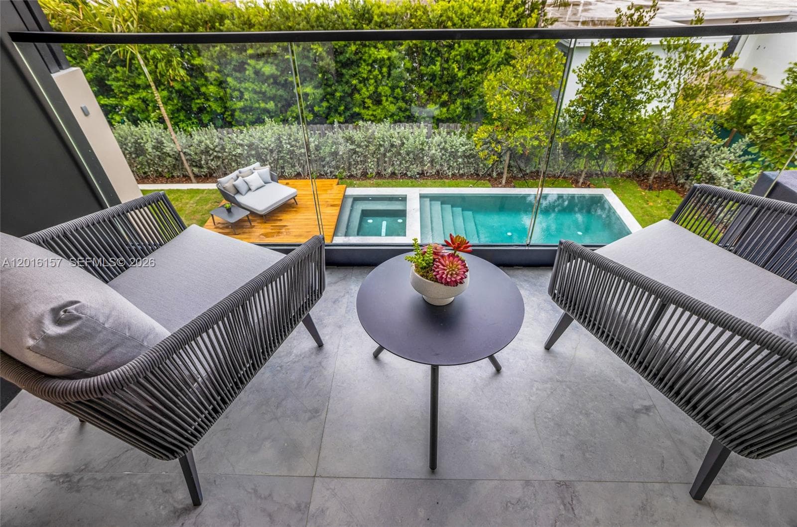 4550 N Jefferson Ave, Miami Beach FL 33140 — 85