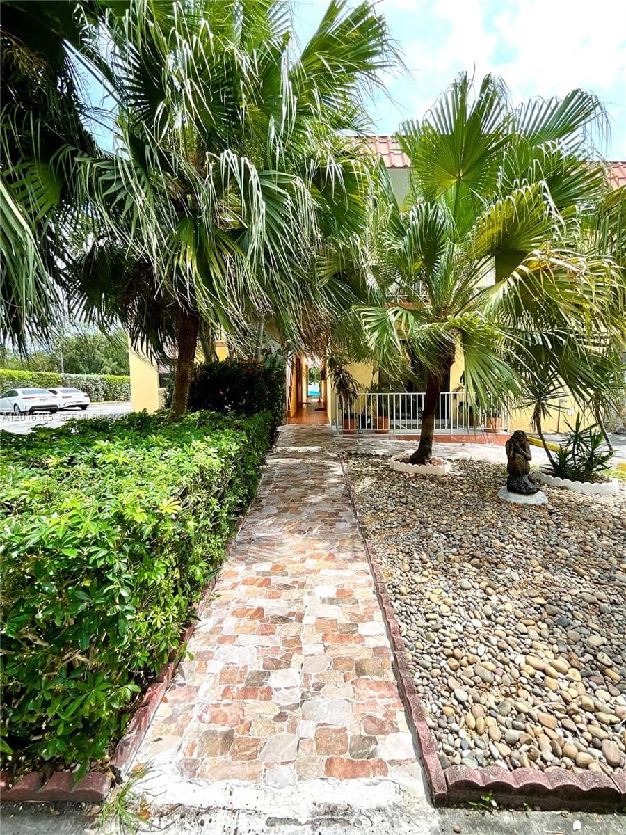 3522 NE 166th St # 7, North Miami Beach FL 33160 — 2