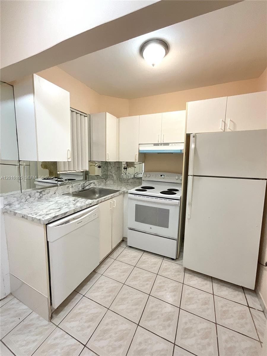 3522 NE 166th St # 7, North Miami Beach FL 33160 — 4