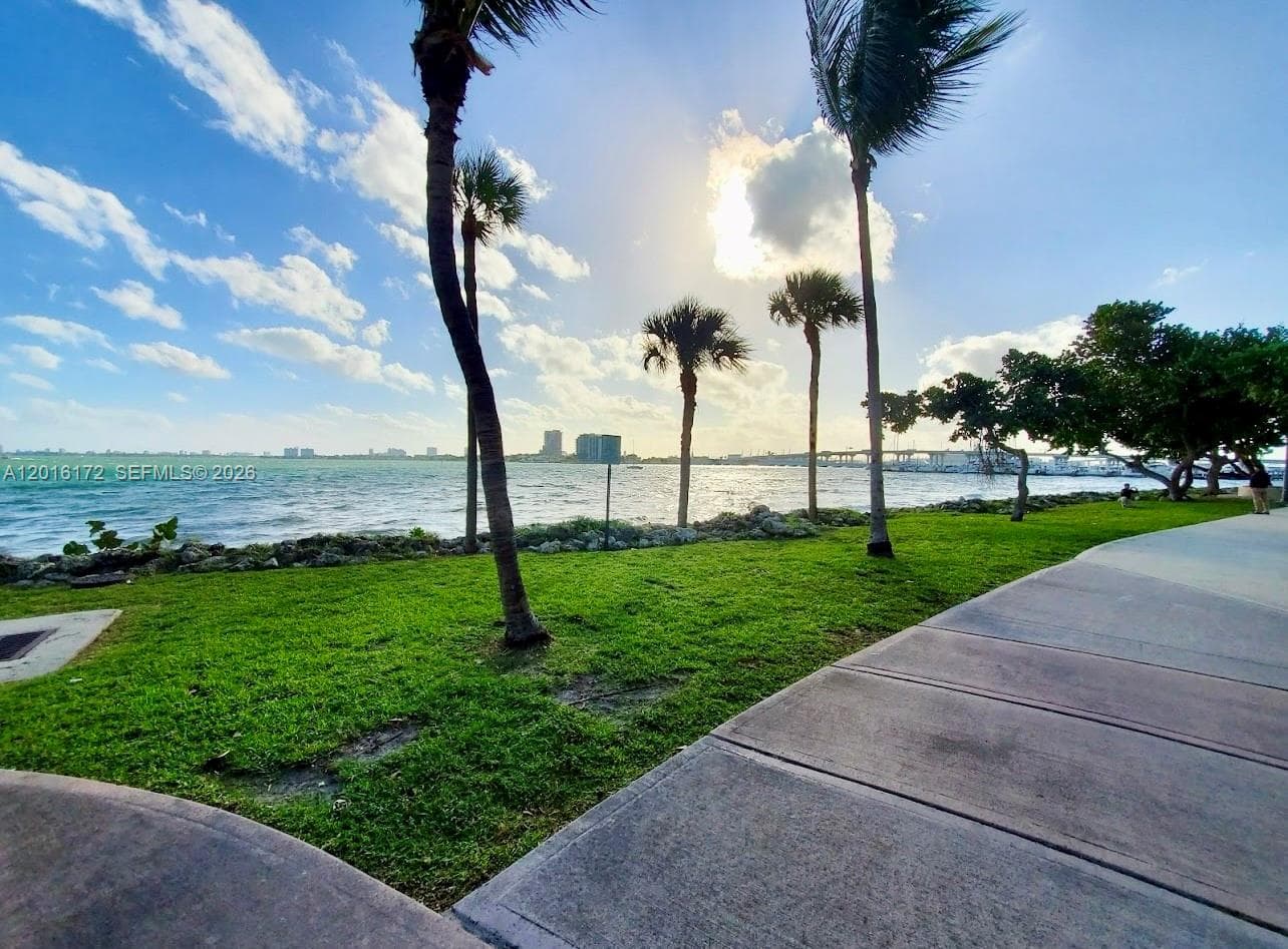 1750 N Bayshore Dr # 1218, Miami FL 33132 — 16