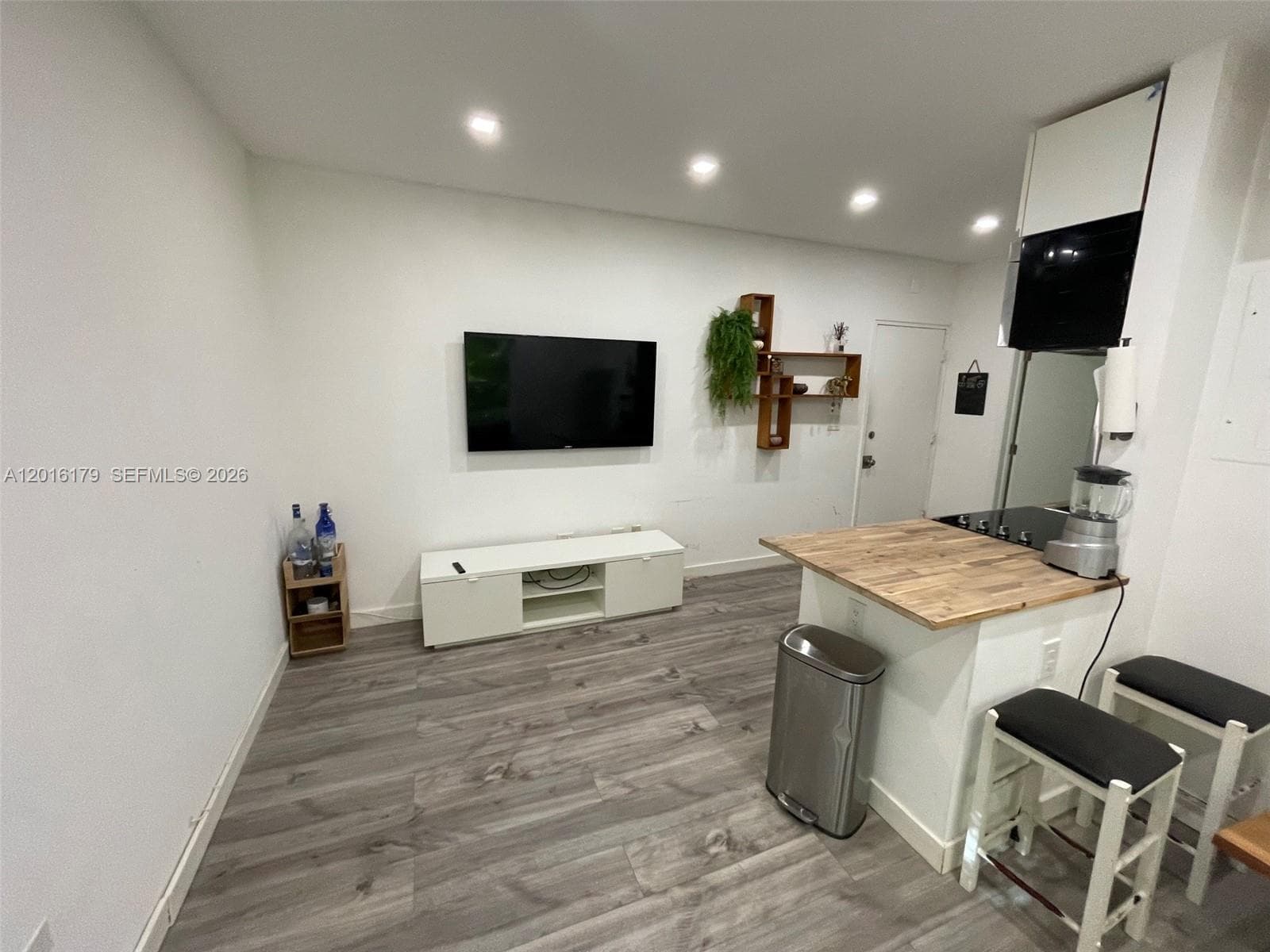 1555 Pennsylvania Ave # 110, Miami Beach FL 33139 — 7