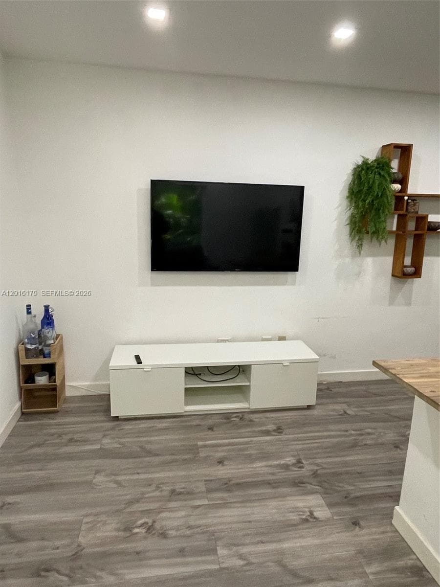 1555 Pennsylvania Ave # 110, Miami Beach FL 33139 — 8