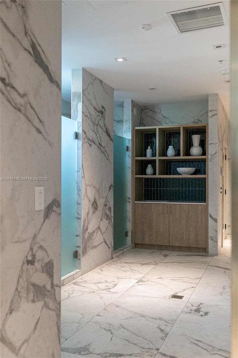 90 SW 3rd St # 1611, Miami FL 33130 — 32