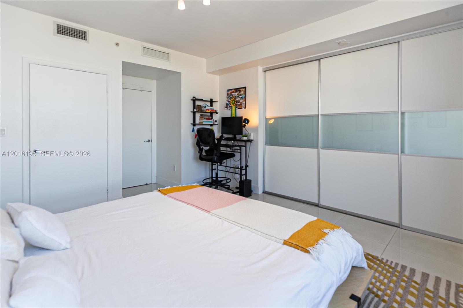 90 SW 3rd St # 1611, Miami FL 33130 — 9