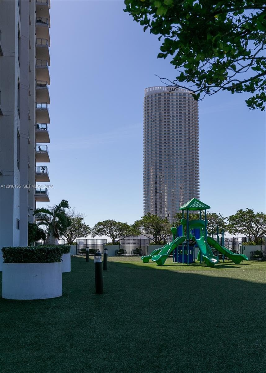 90 SW 3rd St # 1611, Miami FL 33130 — 38