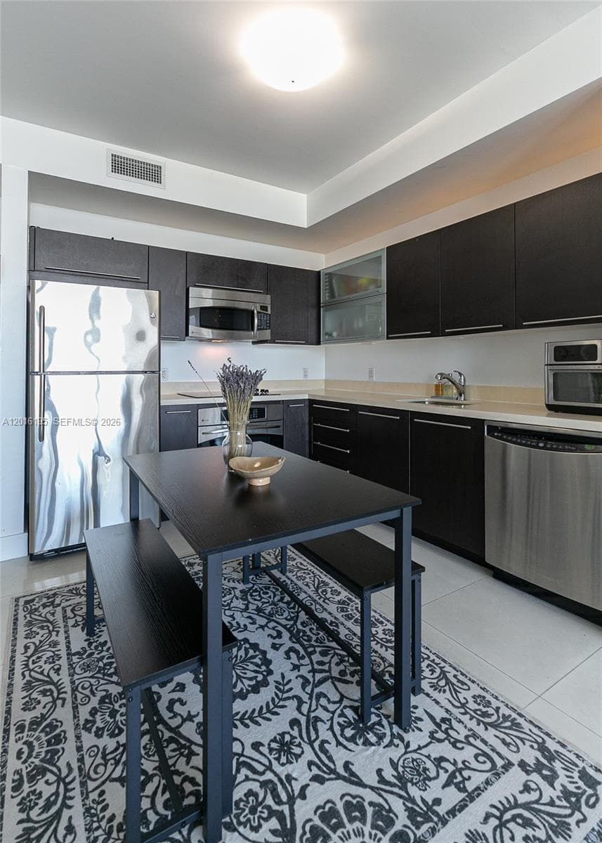 90 SW 3rd St # 1611, Miami FL 33130 — 10