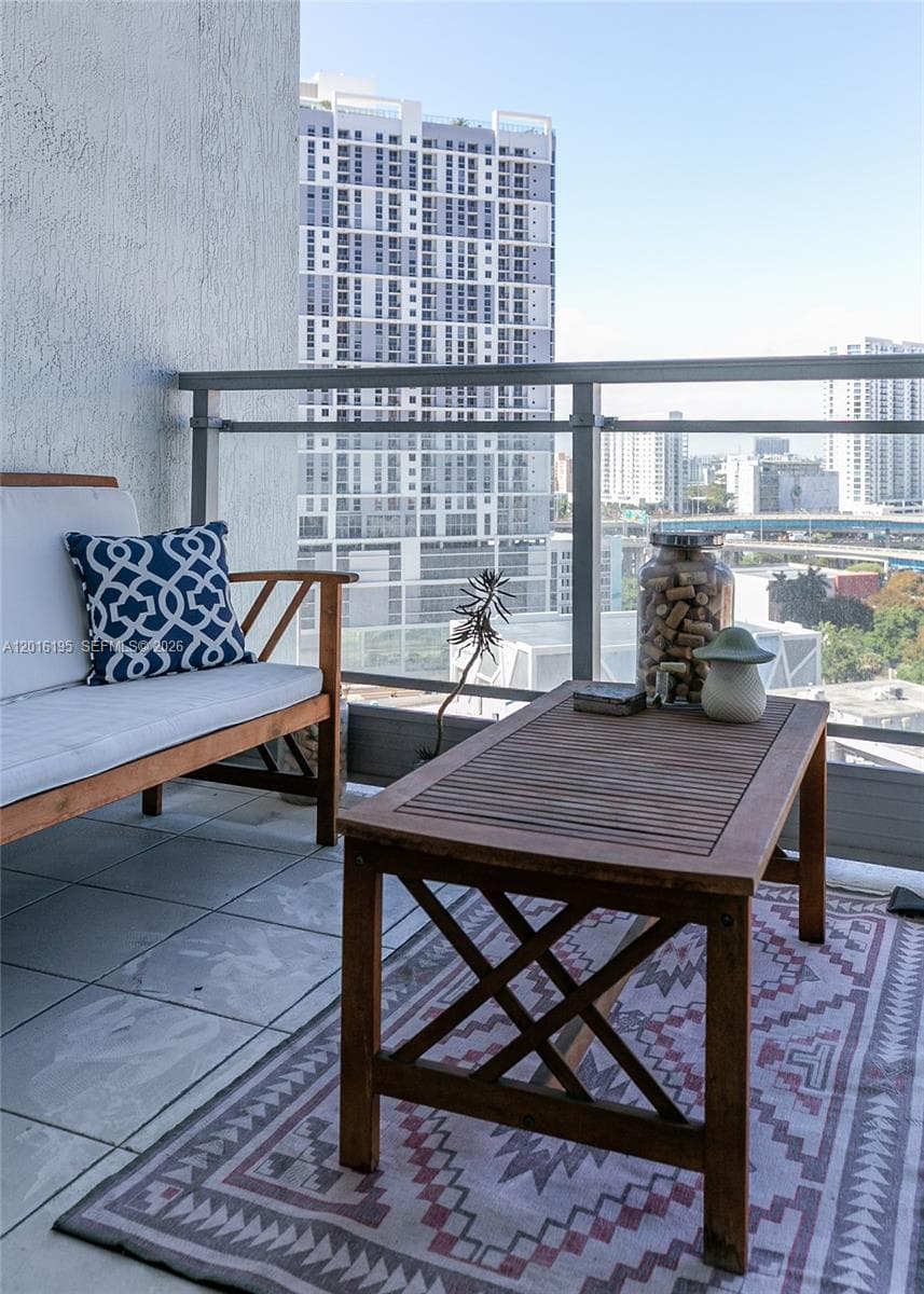 90 SW 3rd St # 1611, Miami FL 33130 — 14