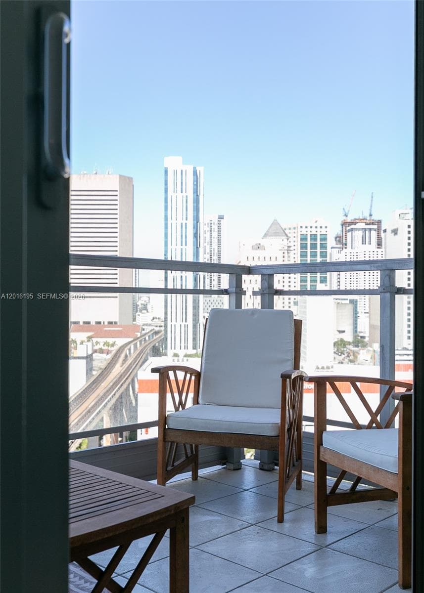 90 SW 3rd St # 1611, Miami FL 33130 — 15