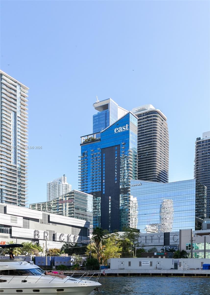 90 SW 3rd St # 1611, Miami FL 33130 — 44