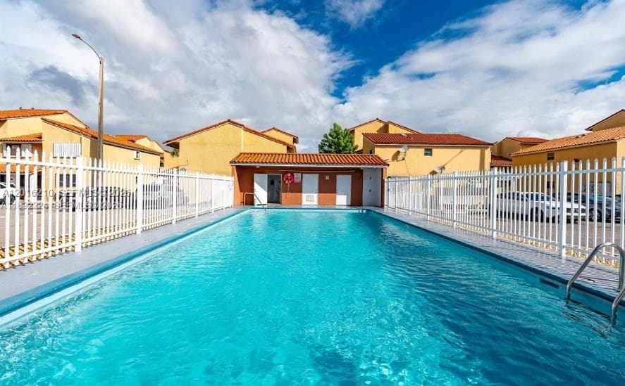 2735 W 60th Pl # 204, Hialeah FL 33016 — 23