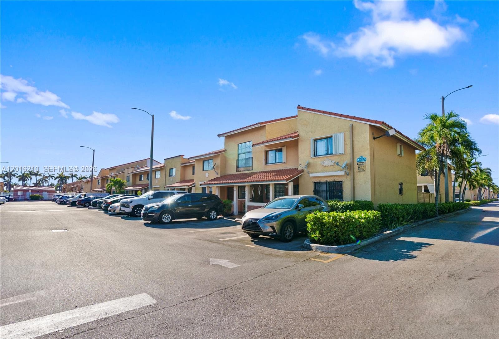 2735 W 60th Pl # 204, Hialeah FL 33016 — 2