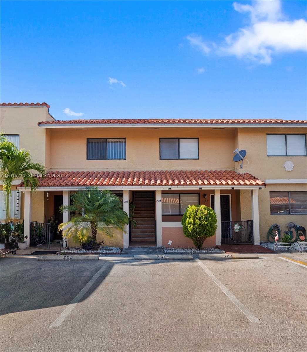 2735 W 60th Pl # 204, Hialeah FL 33016 — 1