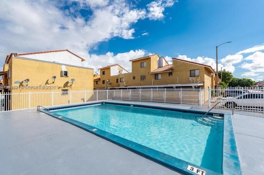 2735 W 60th Pl # 204, Hialeah FL 33016 — 24