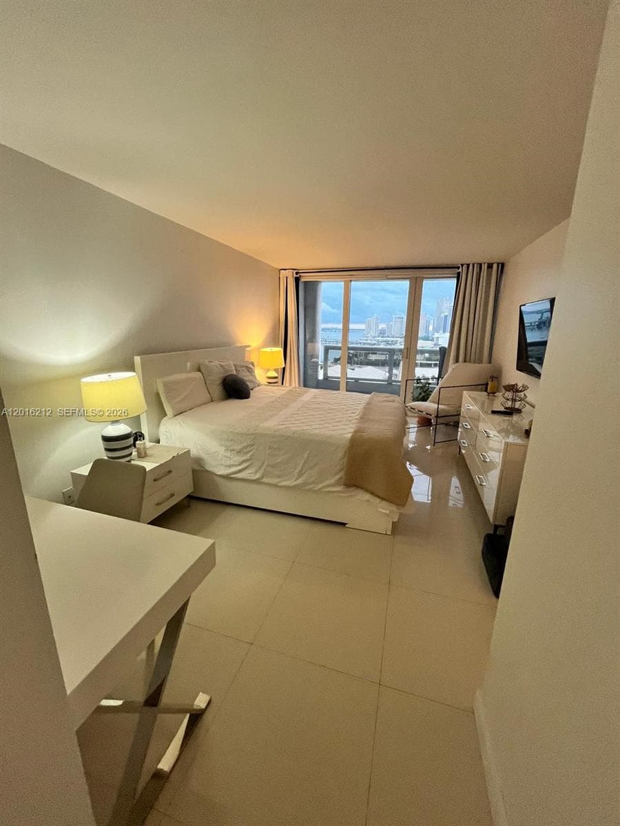 1717 N Bayshore Dr # 2453, Miami FL 33132 — 17