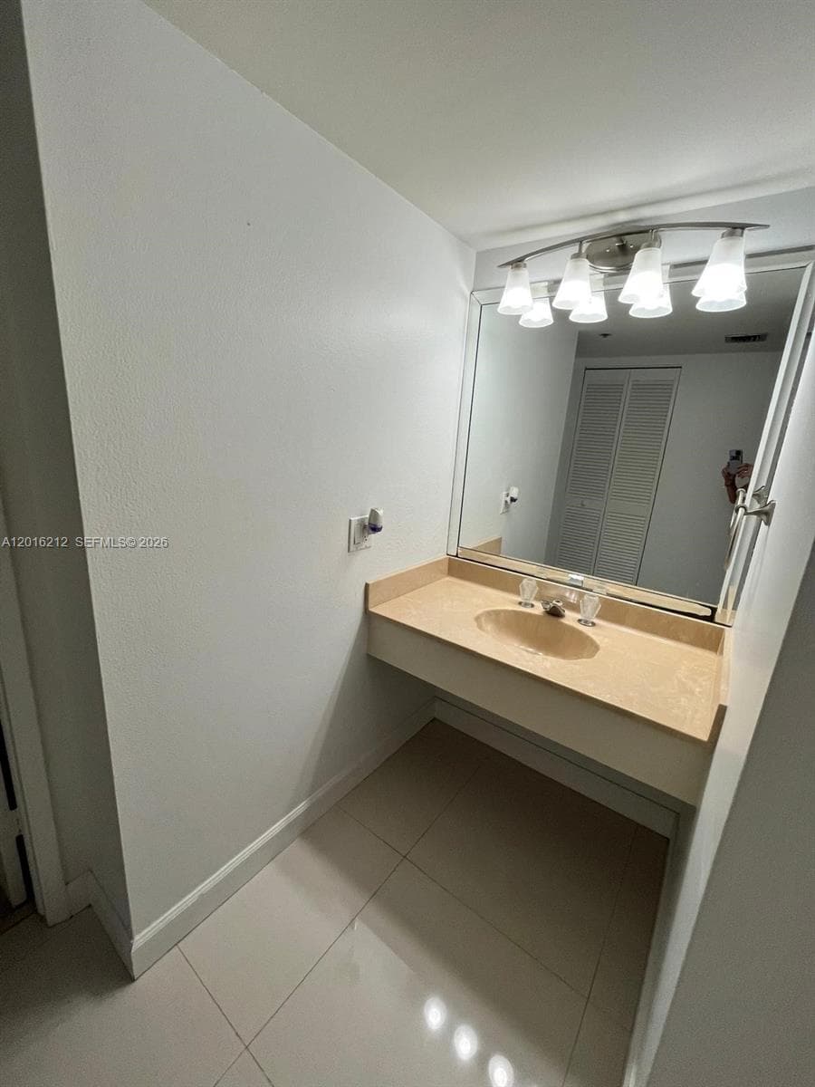 1717 N Bayshore Dr # 2453, Miami FL 33132 — 22