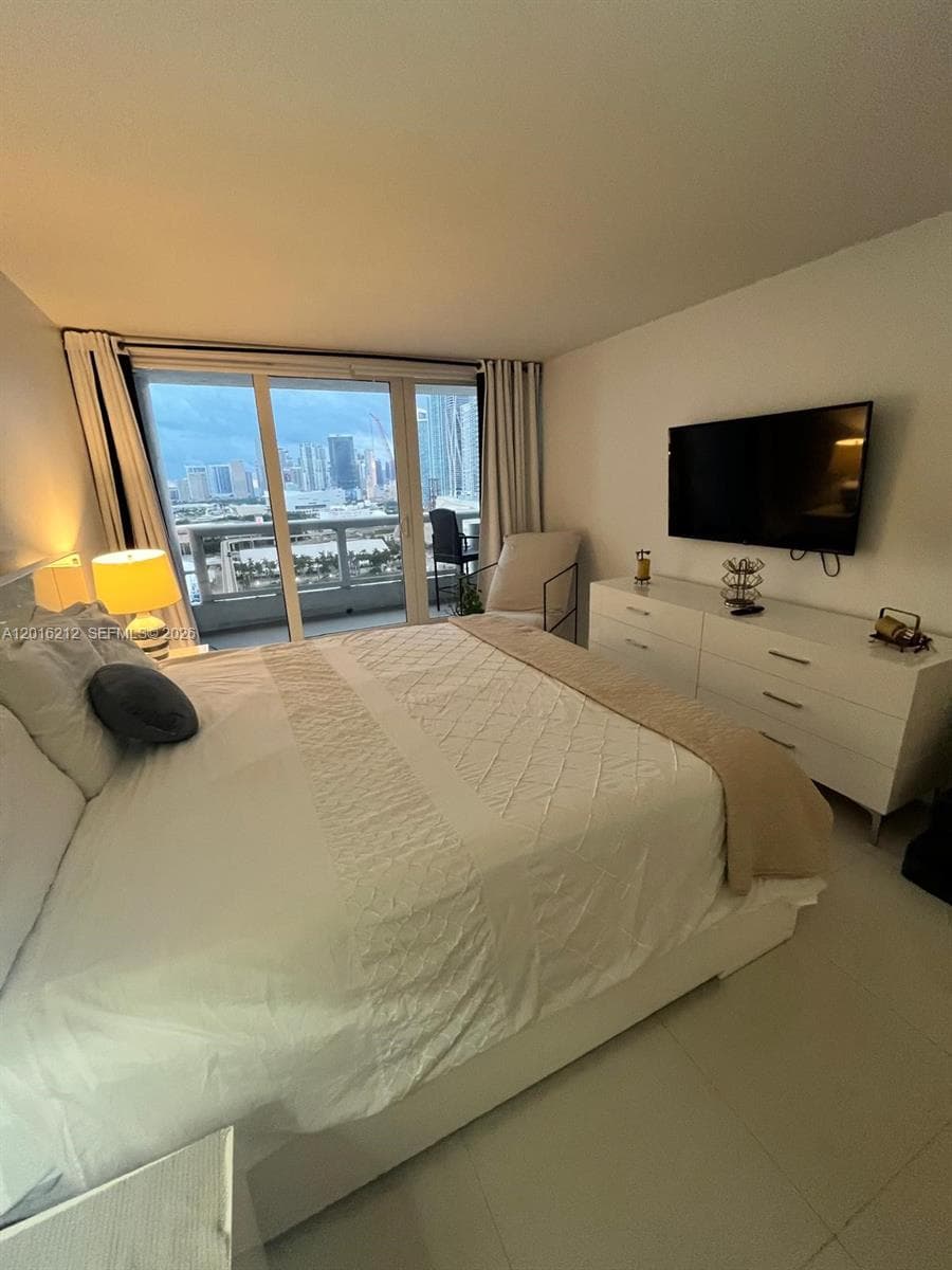1717 N Bayshore Dr # 2453, Miami FL 33132 — 18