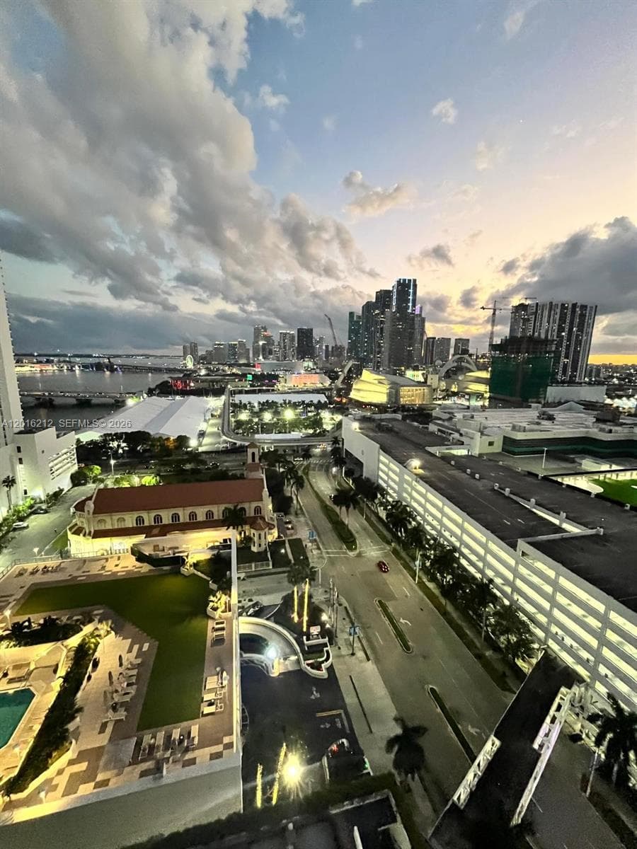 1717 N Bayshore Dr # 2453, Miami FL 33132 — 4