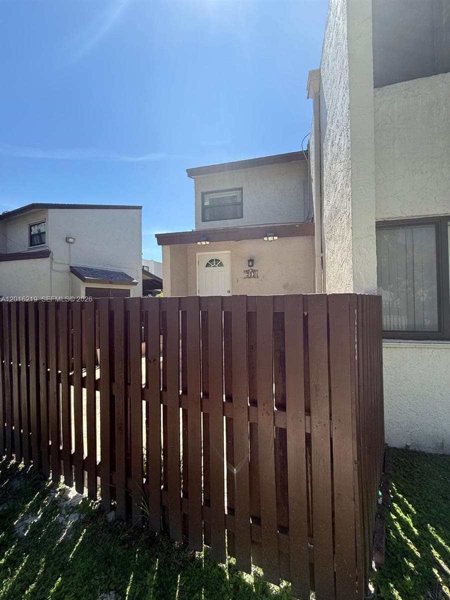 Indian Lk Village Phase 1, Miami, FL — 6