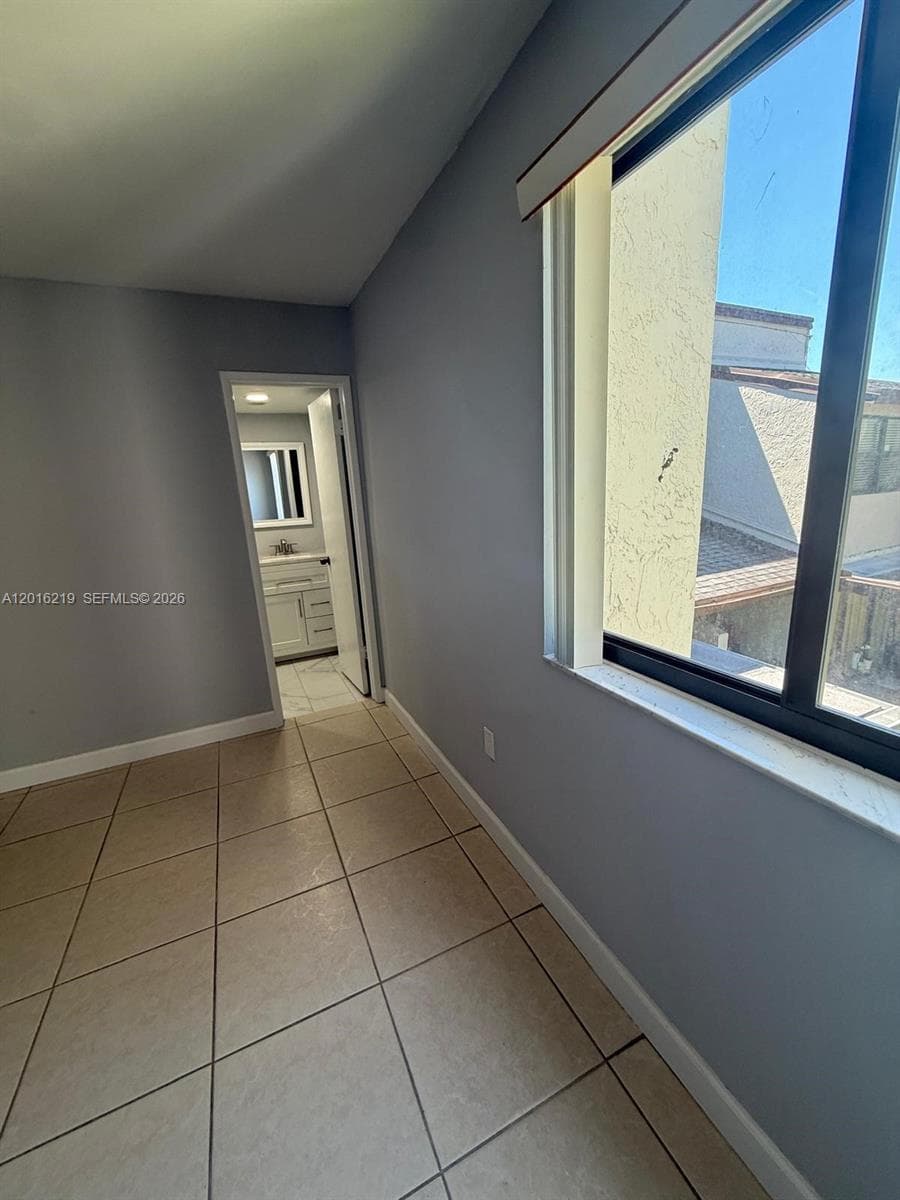 Indian Lk Village Phase 1, Miami, FL — 40