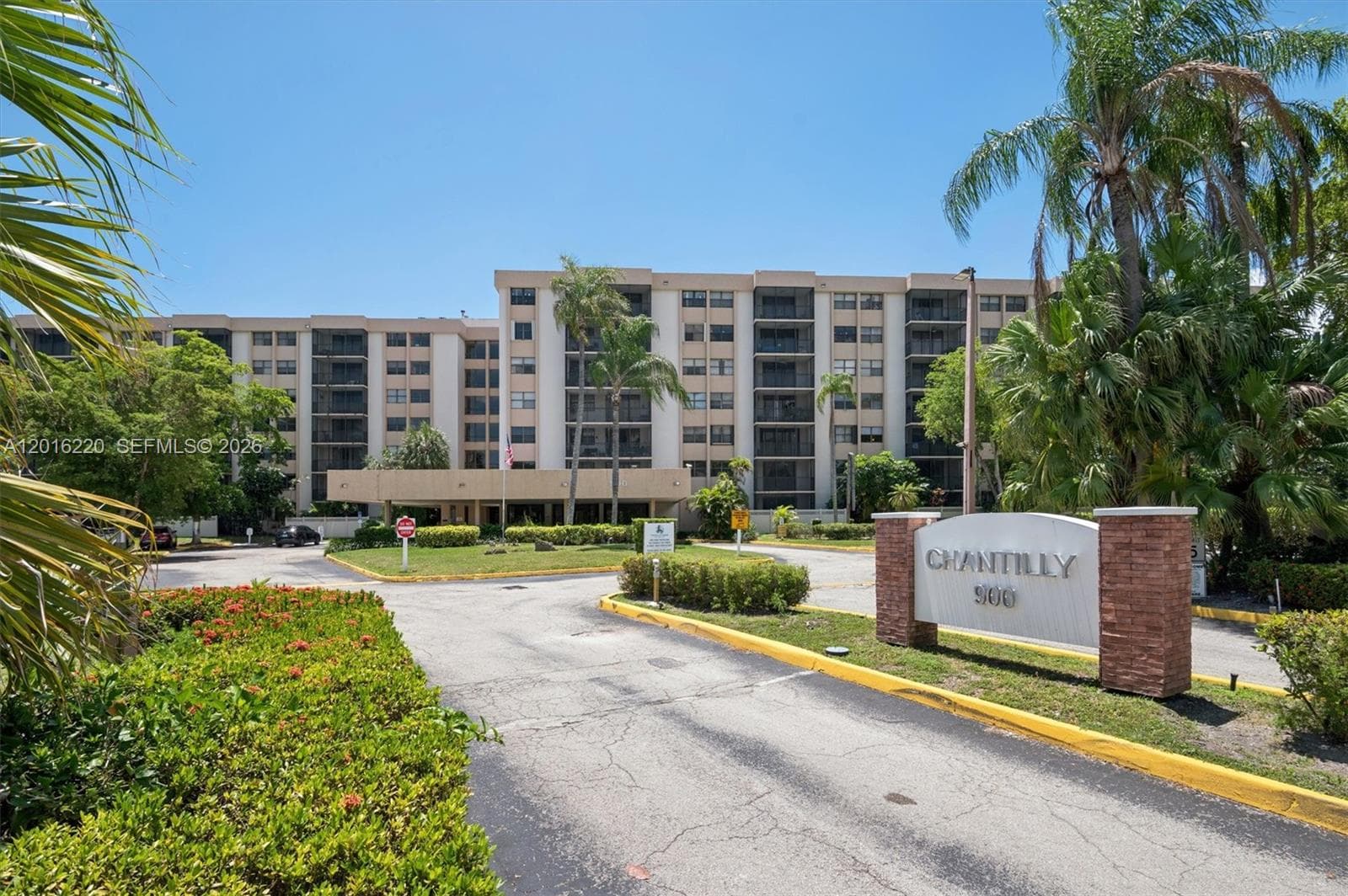 900 NE 195th St # 414, Miami FL 33179 — 1