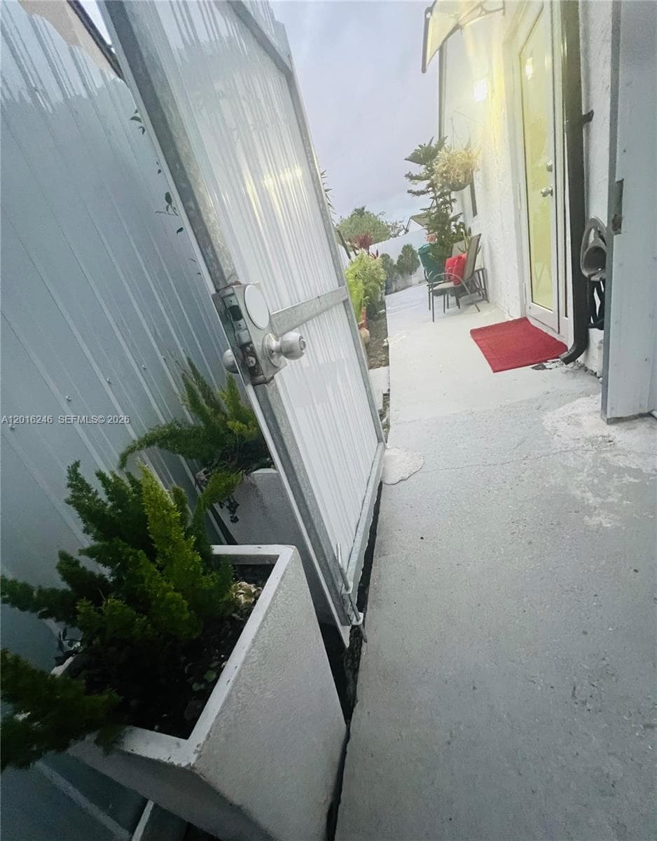 2500 SW 131st Ct, Miami FL 33175 — 32