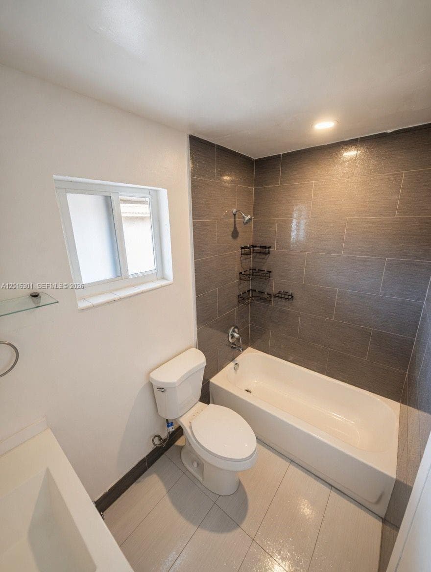6850 W 14th Ct # C28, Hialeah FL 33014 — 2