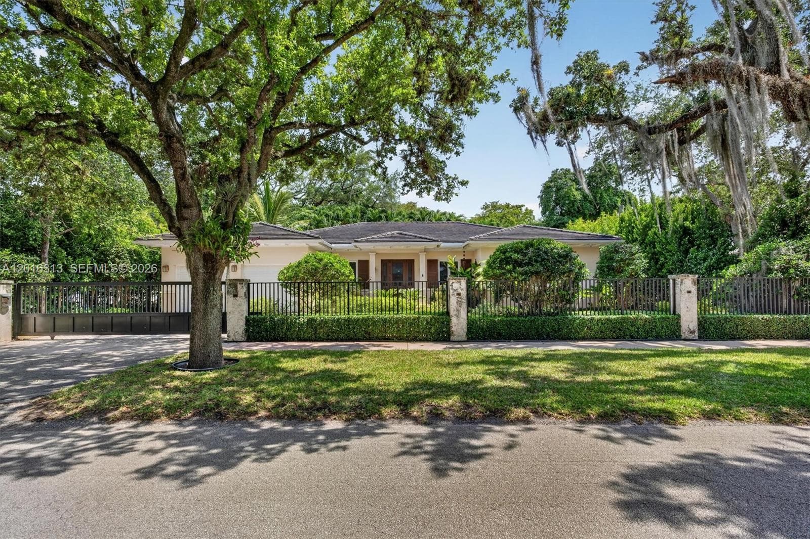442 Amalfi Ave, Coral Gables FL 33146 — 5