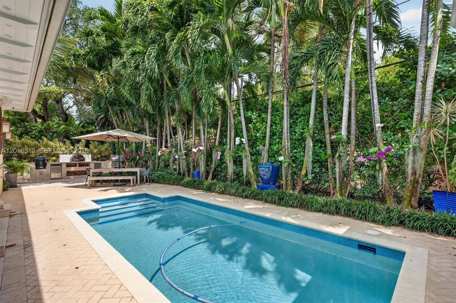 442 Amalfi Ave, Coral Gables FL 33146 — 33