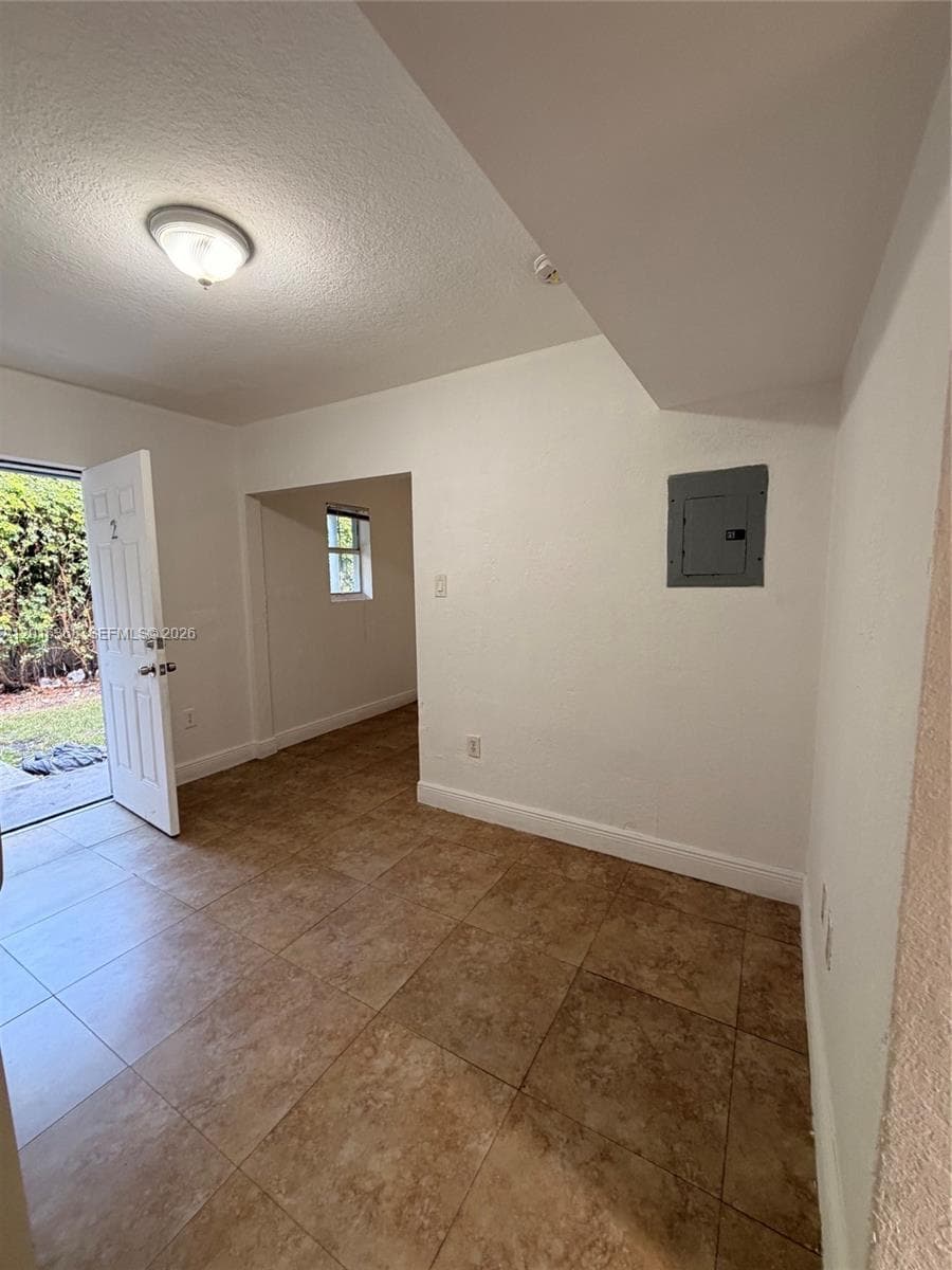 219 NW 10th St # 2, Miami FL 33136 — 2