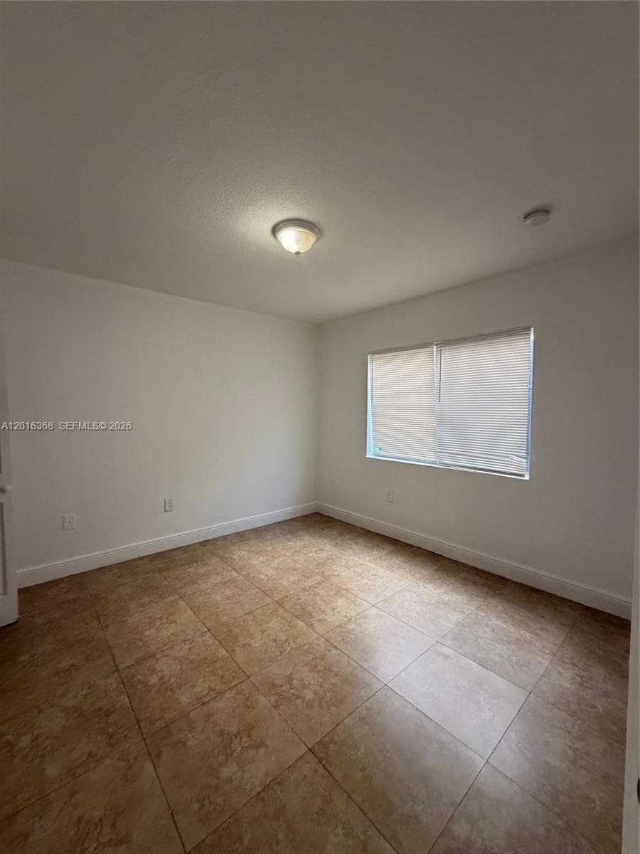 219 NW 10th St # 2, Miami FL 33136 — 5