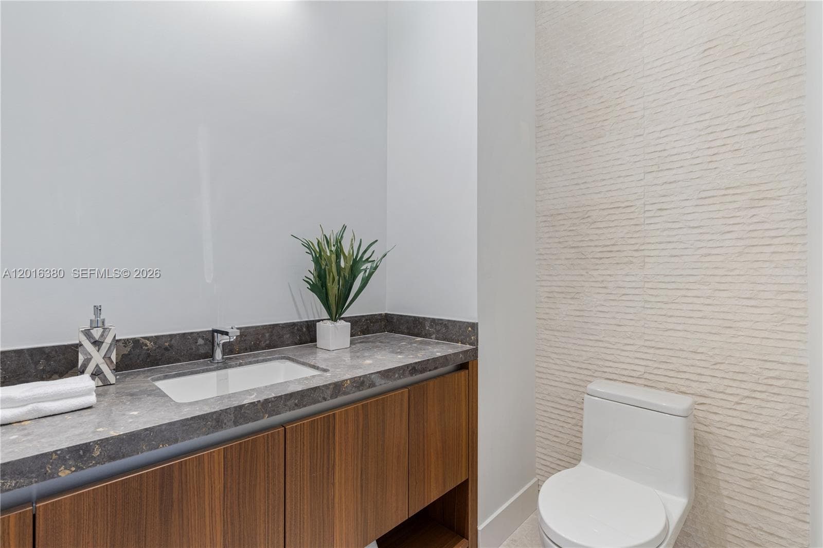 175 SE 25th road # 1601, Miami FL 33129 — 20