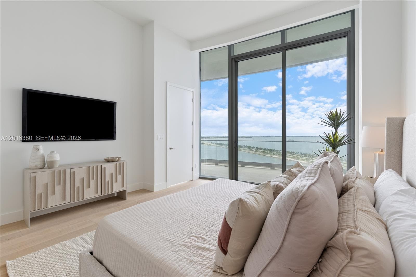 175 SE 25th road # 1601, Miami FL 33129 — 10