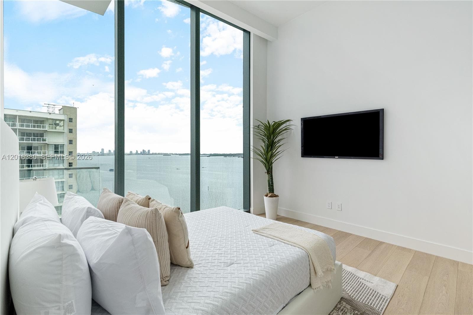 175 SE 25th road # 1601, Miami FL 33129 — 15