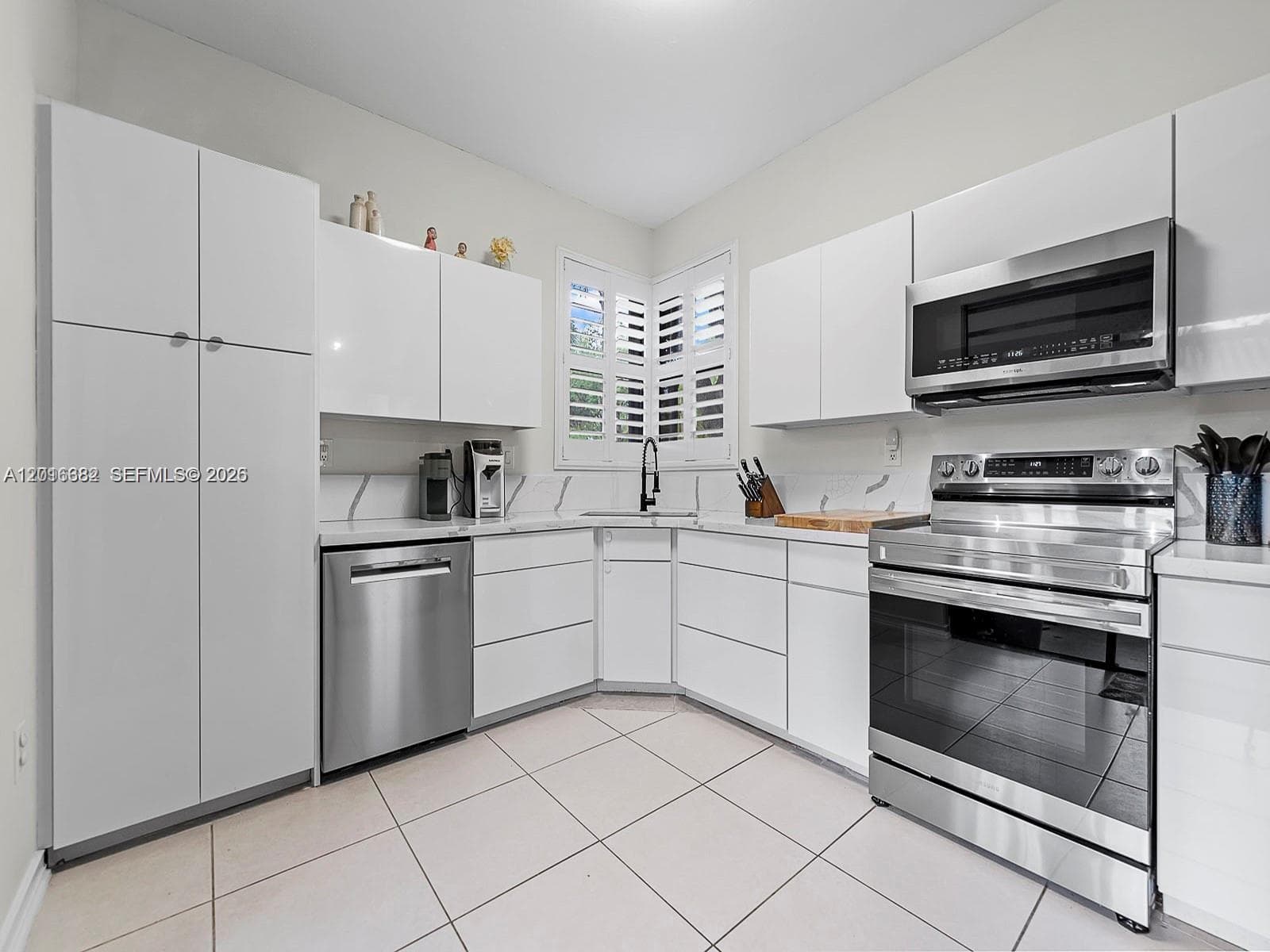 15533 N Miami Lakeway N # 19, Miami Lakes FL 33014 — 11
