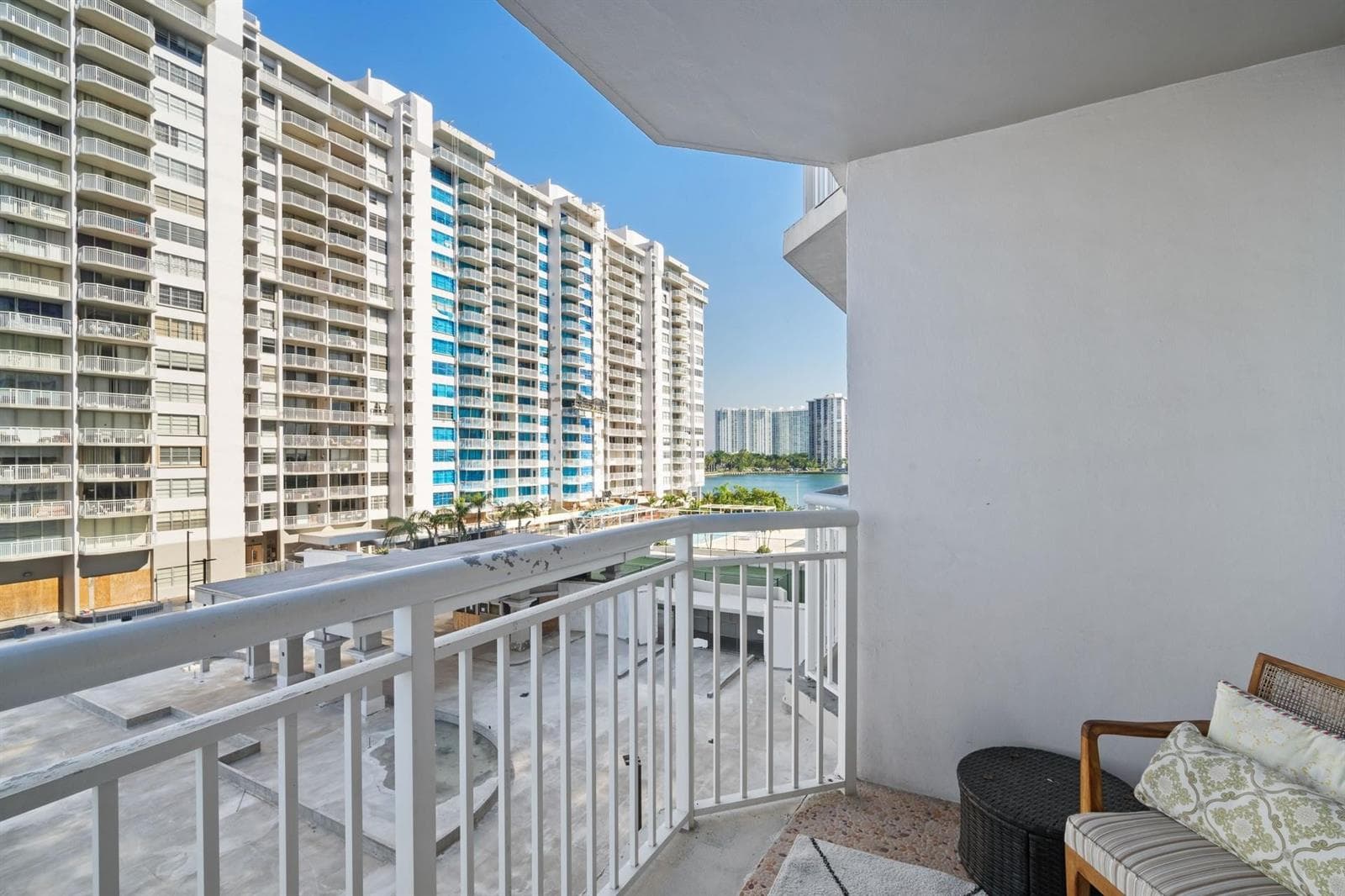 18021 Biscayne Boulevard # 504, Aventura FL 33160 — 19