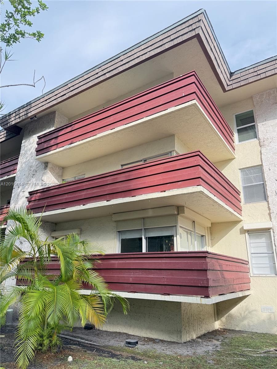 1205 Mariposa Ave # 301, Coral Gables FL 33146 — 23