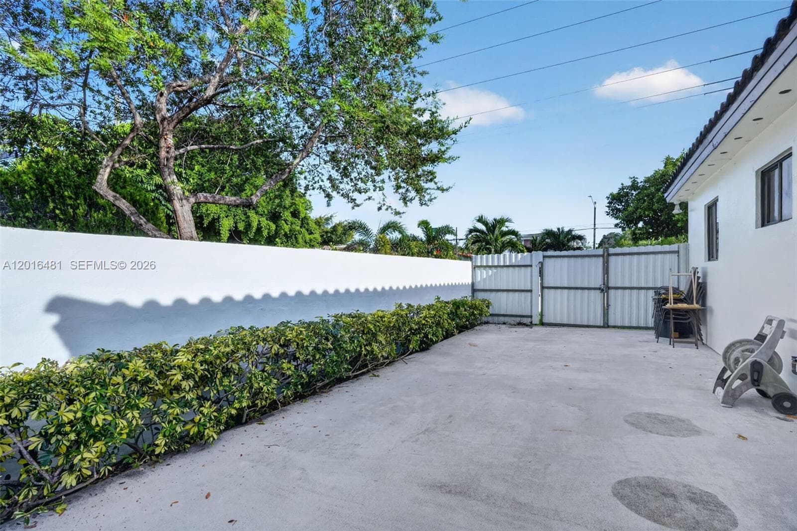 2451 NW 11th St, Miami FL 33125 — 40