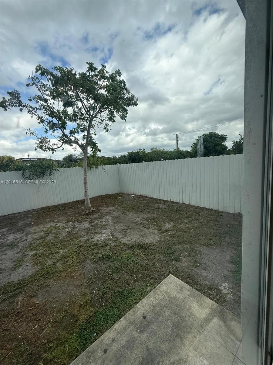 2121-2125 NW 72nd St, Miami FL 33147 — 9