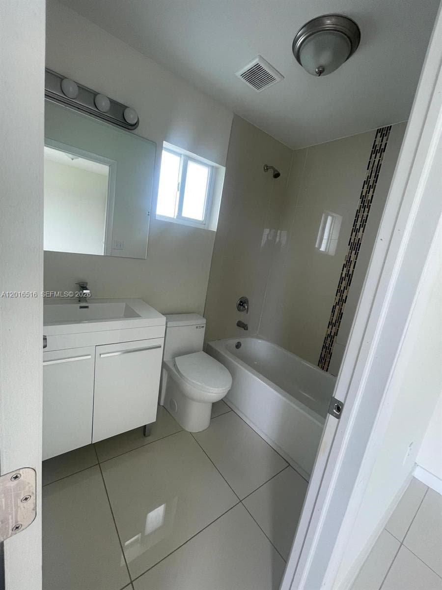2121-2125 NW 72nd St, Miami FL 33147 — 18