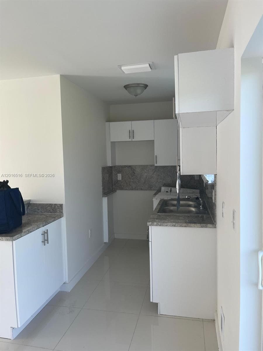 2121-2125 NW 72nd St, Miami FL 33147 — 21
