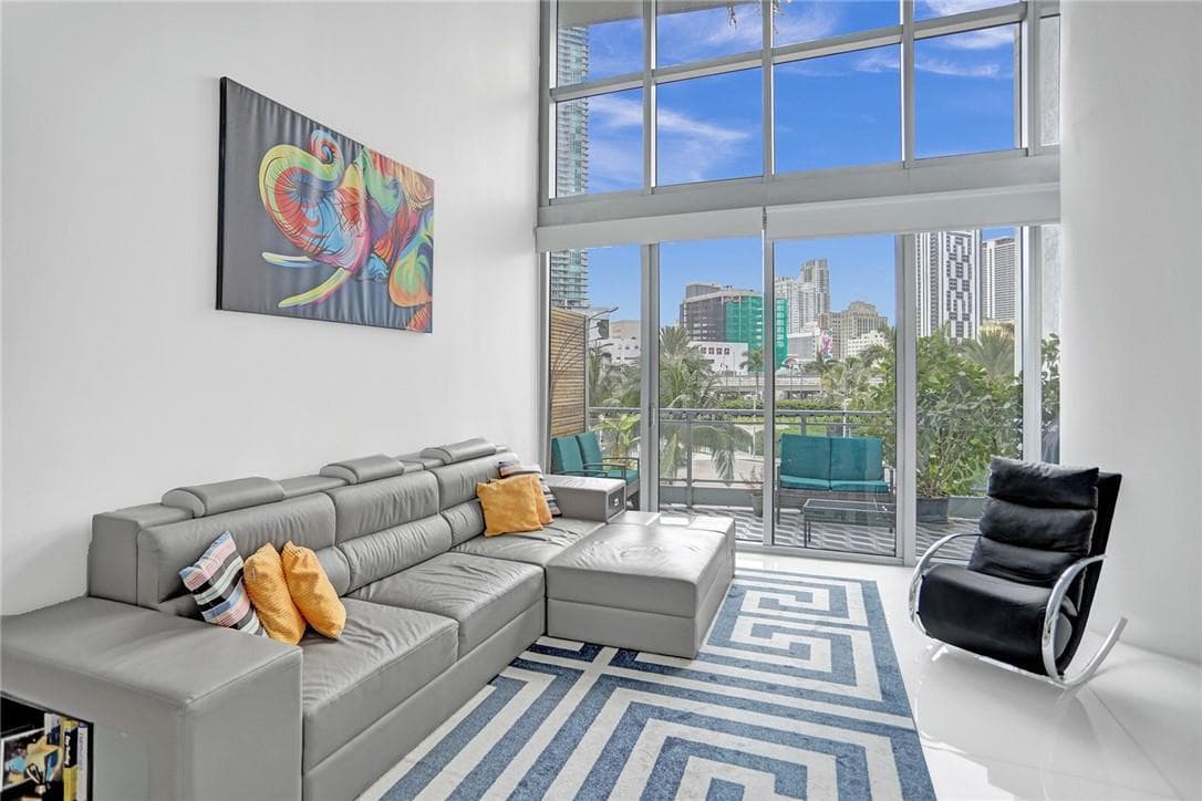 90 SW 3rd Street, Miami FL 33130 — 3