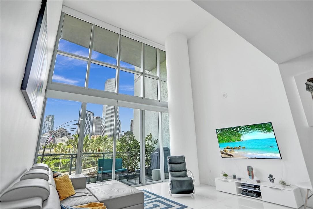 90 SW 3rd Street, Miami FL 33130 — 29