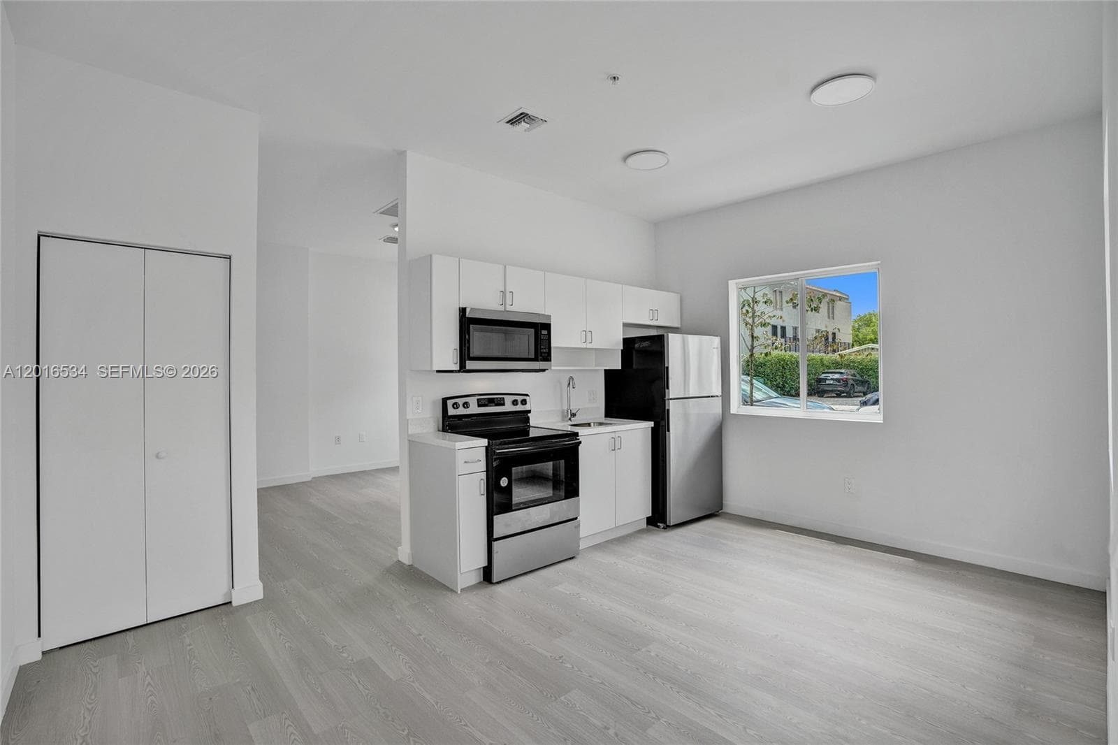 1567 NW 1st St # 1, Miami FL 33125 — 1