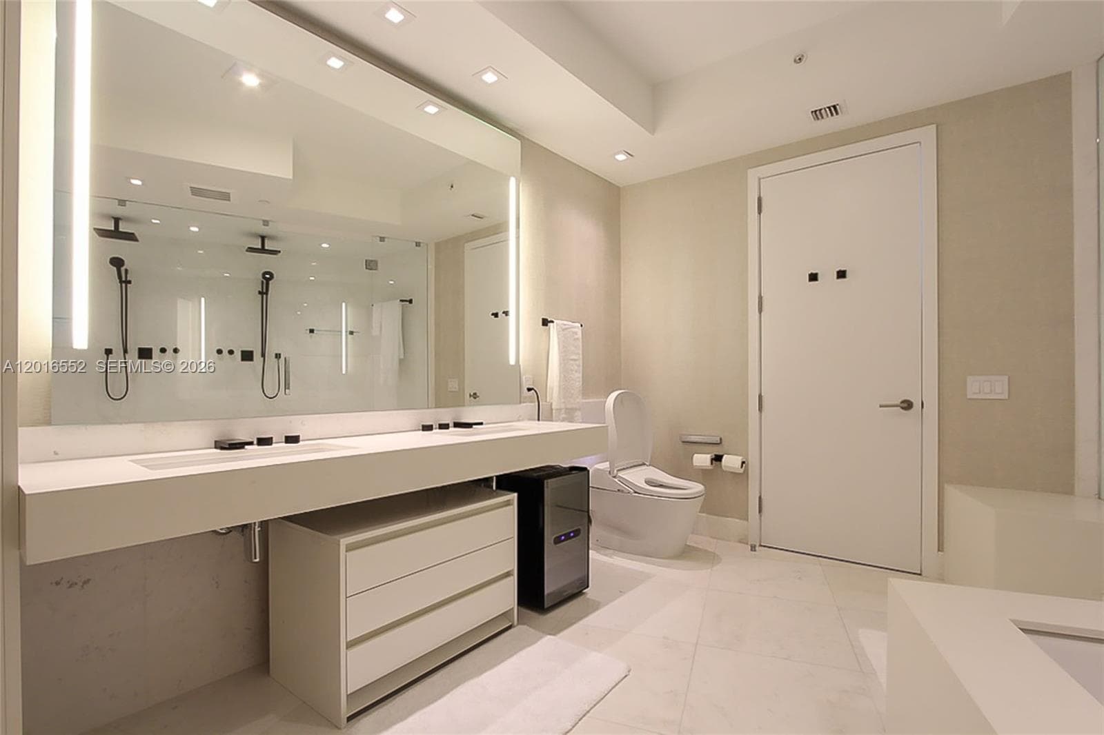 18555 Collins Ave # 4605, Sunny Isles Beach FL 33160 — 21