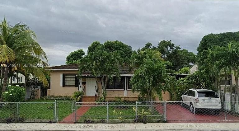 50 E 44th St, Hialeah FL 33013 — 1