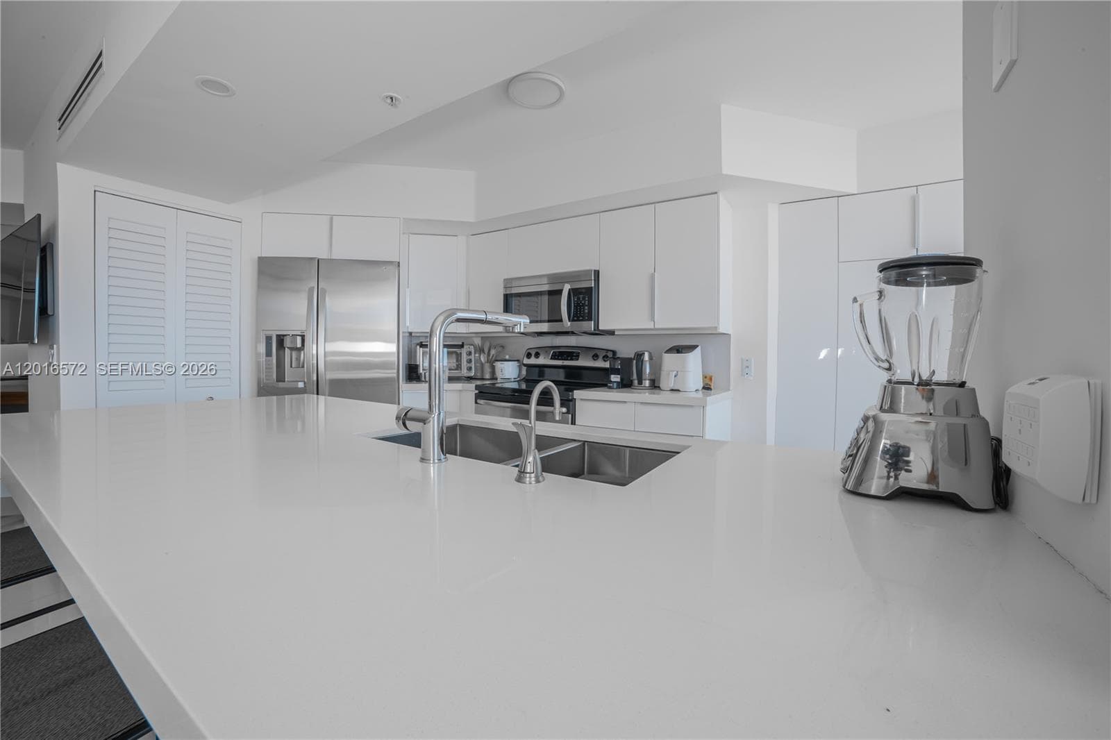 6301 Collins Ave # 1102, Miami Beach FL 33141 — 10