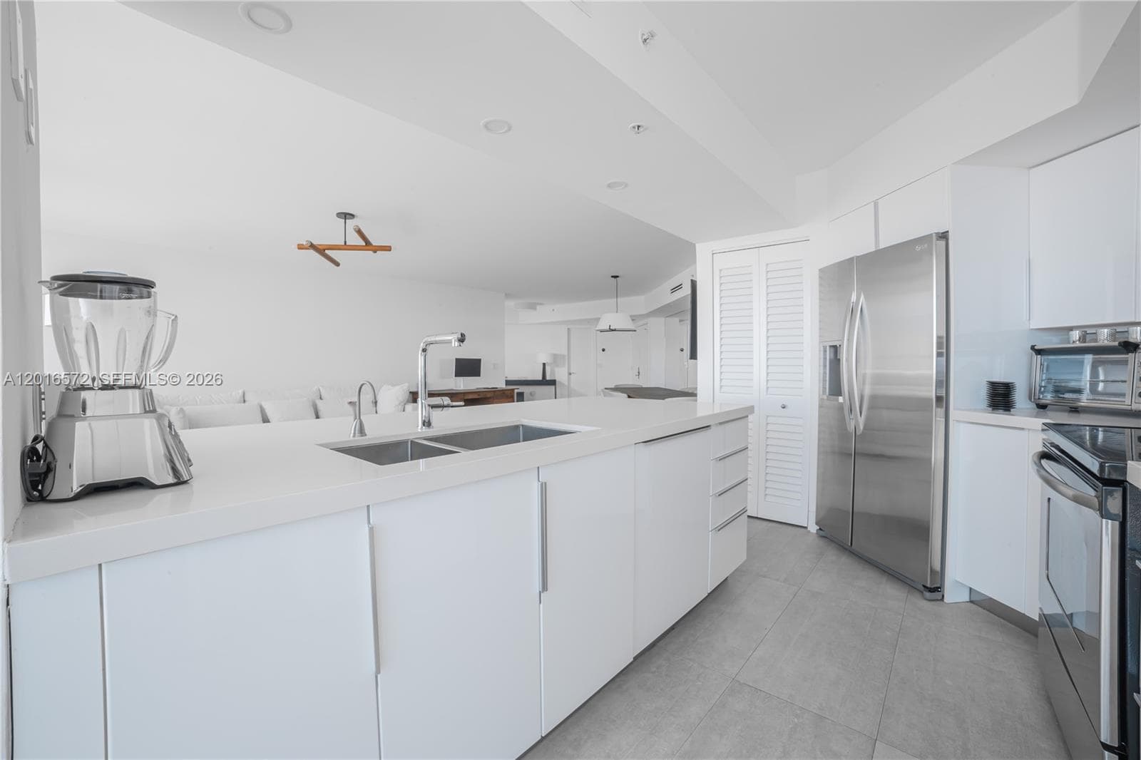 6301 Collins Ave # 1102, Miami Beach FL 33141 — 11