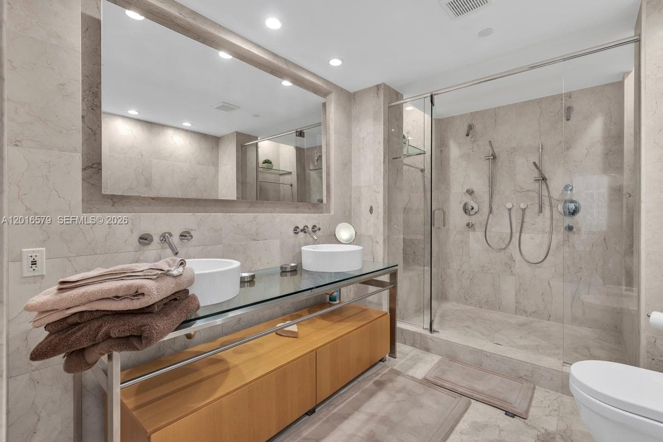 6000 Collins Ave # 129, Miami Beach FL 33140 — 23