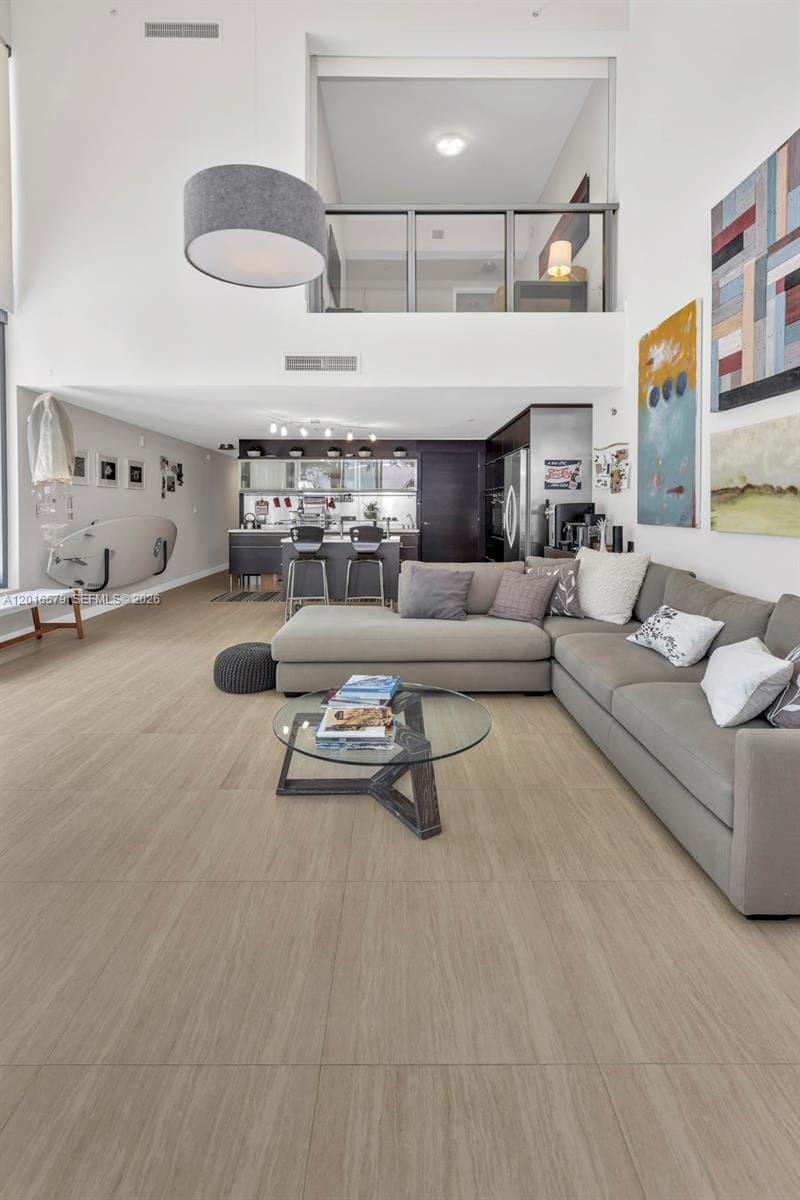6000 Collins Ave # 129, Miami Beach FL 33140 — 7