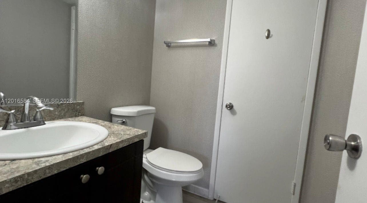 8885 Fontainebleau Blvd # 205, Miami FL 33172 — 26